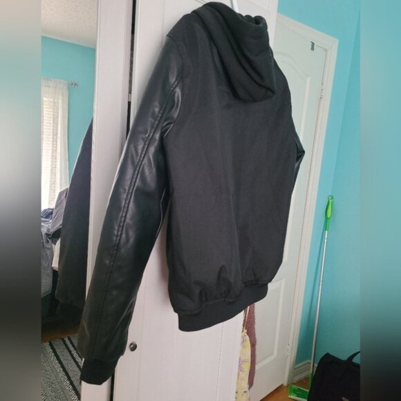 Men's Black Faux Vegan Leather Hooded Streetwear Bomber Jacket Small - Picture 14 of 15